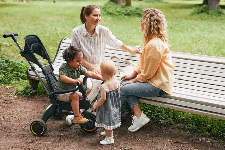 Why Are Mom Influencers and Online Mom Groups So Toxic?
